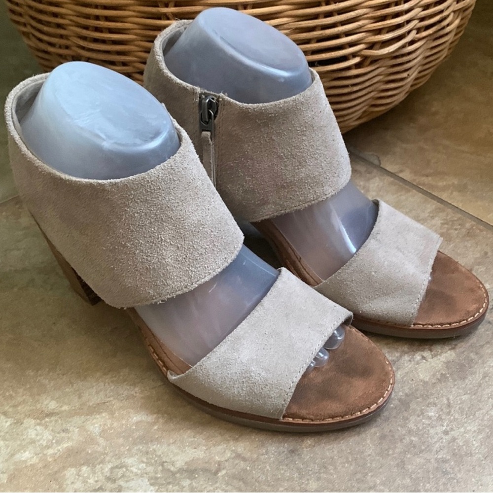 Toms Suede sandals